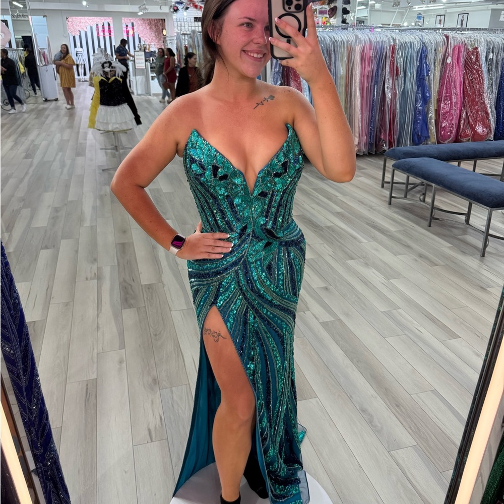 Ashley Lauren 11236